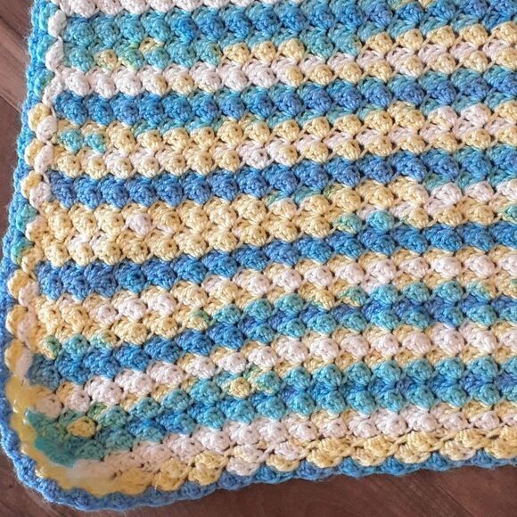 Hand crocheted unisex baby blanket 26" X 30" very soft. - Picture 2 of 4